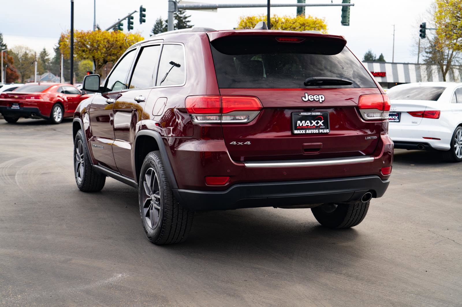Used 2018 Jeep Grand Cherokee Limited AWD/4WD image 13