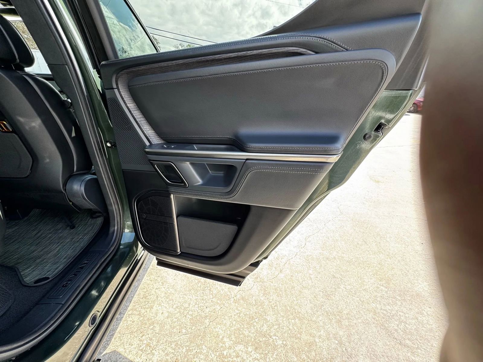 Used 2023 Rivian R1T Adventure image 31