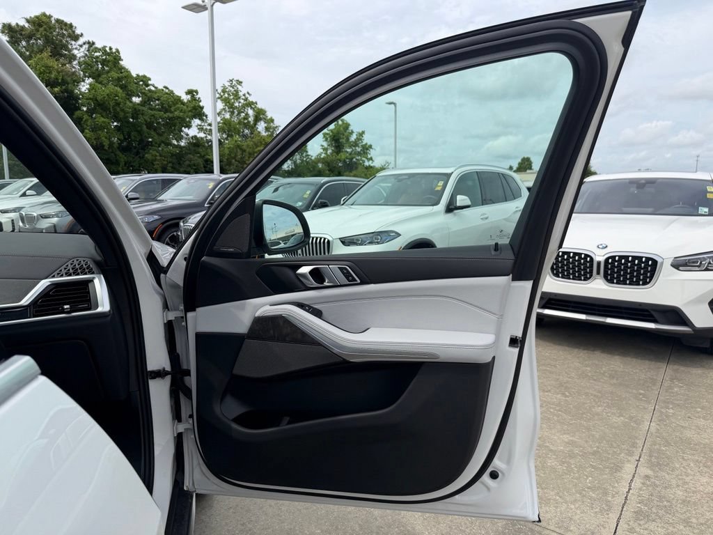 Certified 2024 BMW X5 xDrive50e w/ Premium Package AWD/4WD image 30