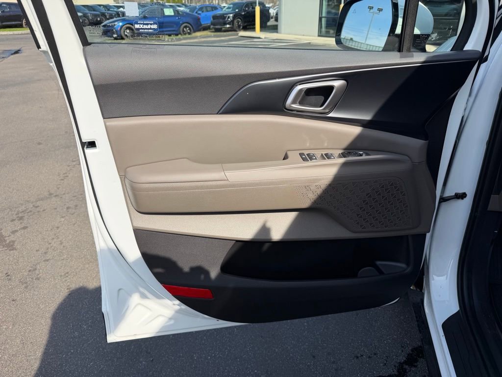 New 2026 Kia Carnival LX image 26