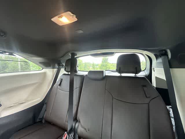 Used 2021 Toyota Sienna Platinum FWD image 24