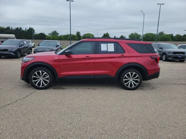 Used 2025 Ford Explorer ST-Line AWD/4WD image 2