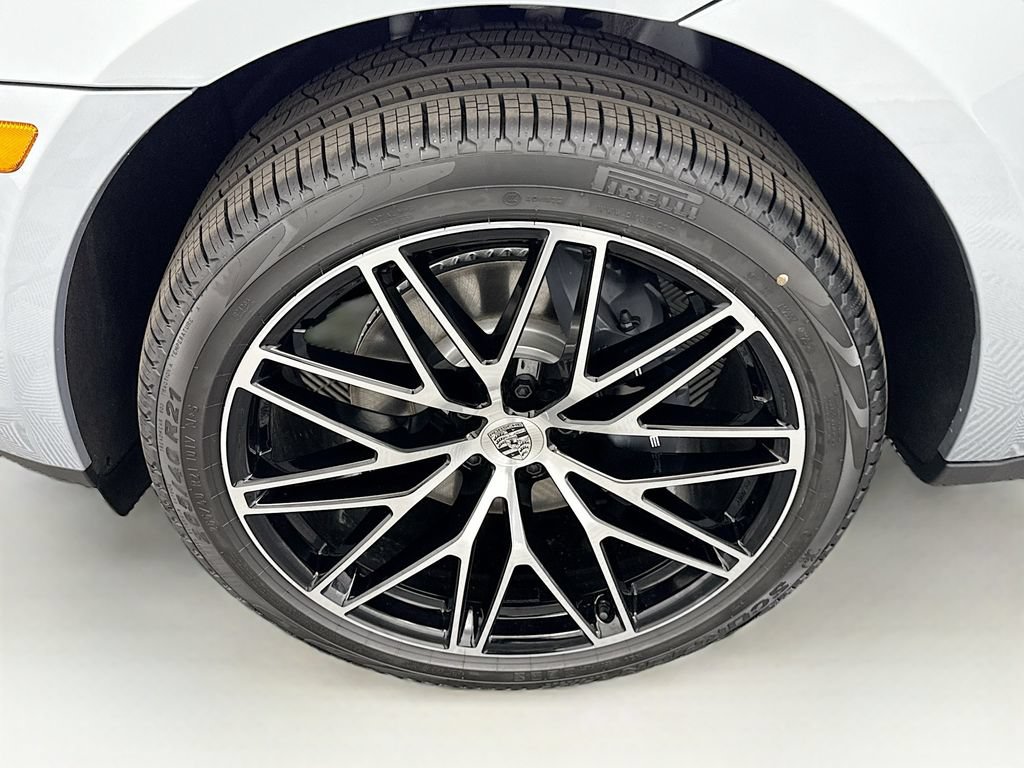 Used 2026 Porsche Macan AWD/4WD image 31