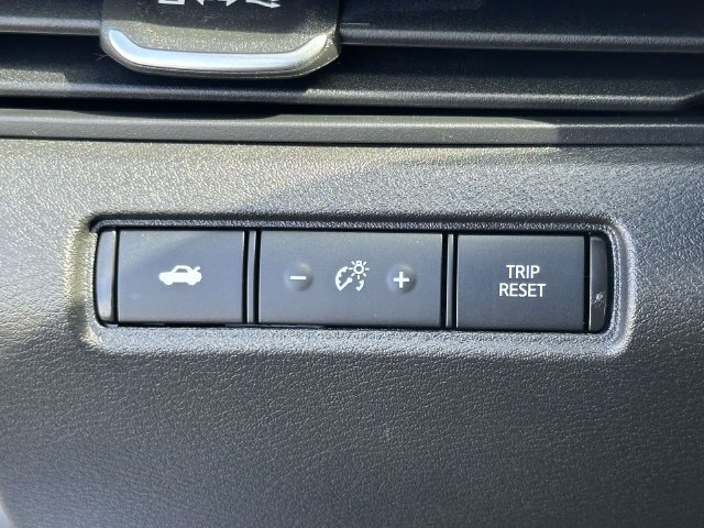 Used 2024 Nissan Altima 2.5 SR FWD image 14