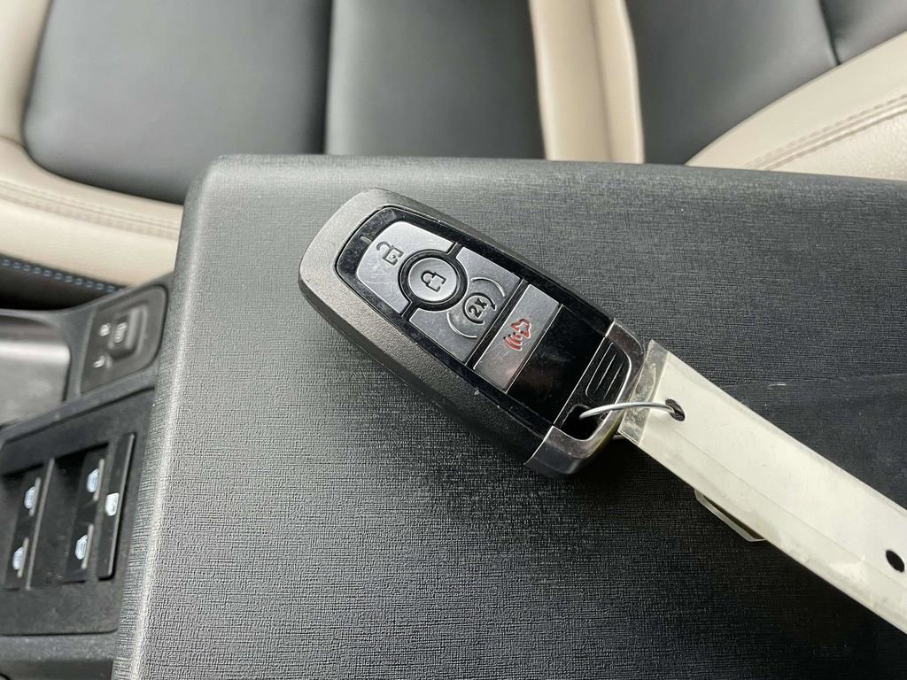 Used 2023 Ford Bronco Wildtrak image 31