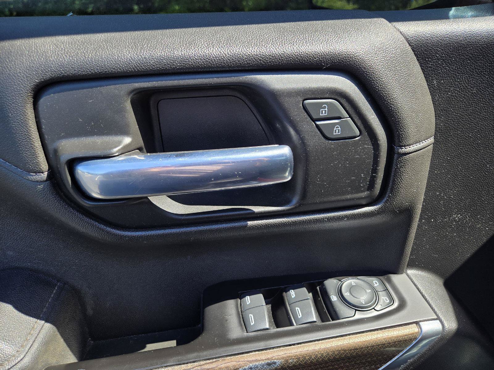 Used 2019 Chevrolet Silverado 1500 LT w/ All-Star Edition AWD/4WD image 14