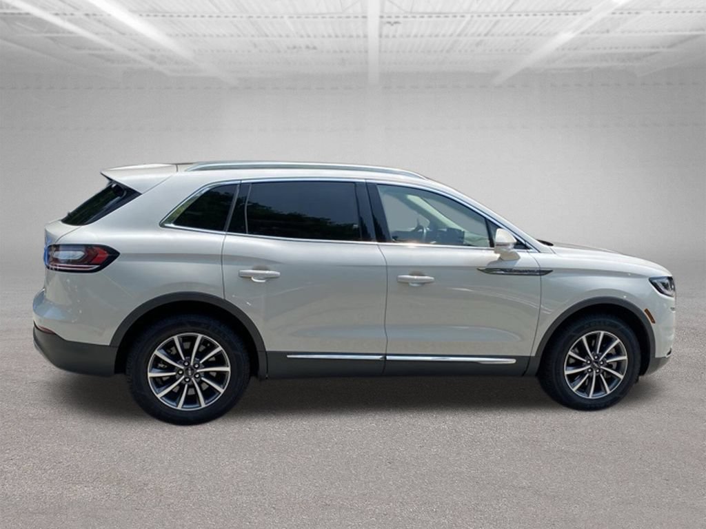 Used 2022 Lincoln Nautilus AWD image 7