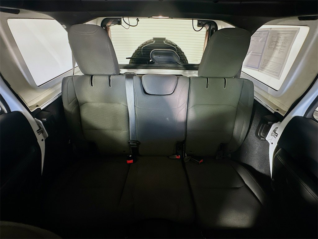 Used 2018 Jeep Wrangler Unlimited Sahara image 13