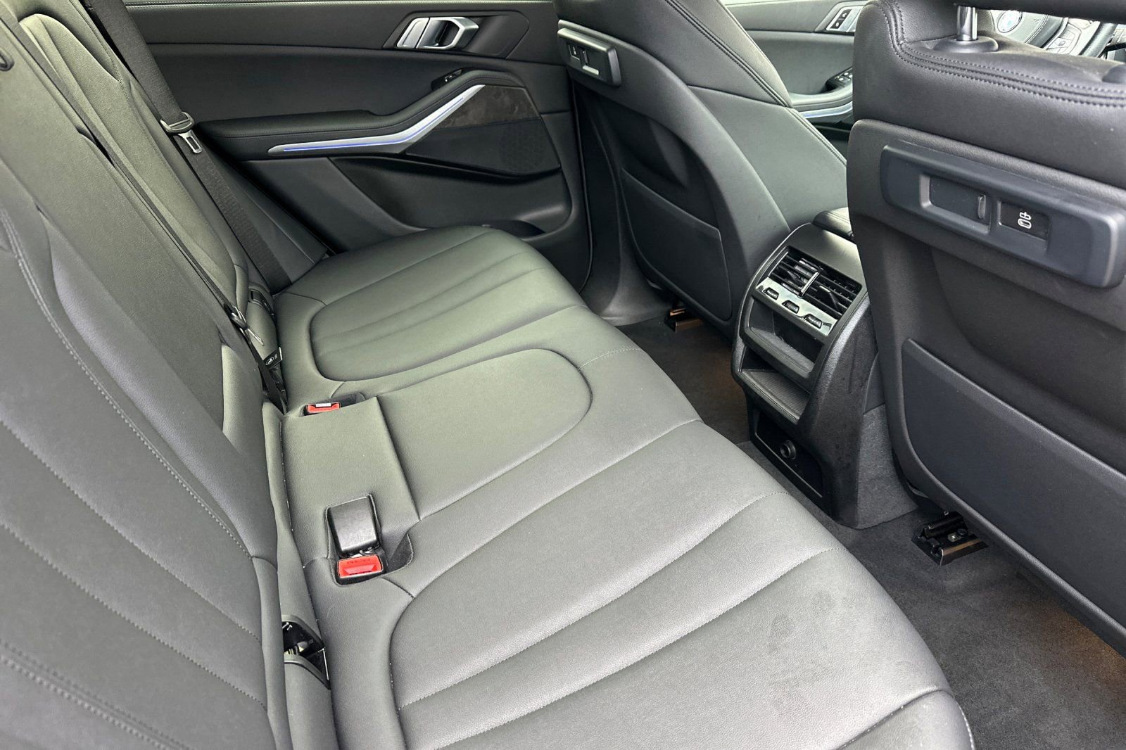 Used 2022 BMW X5 xDrive40i w/ Parking Assistance Package AWD/4WD image 18