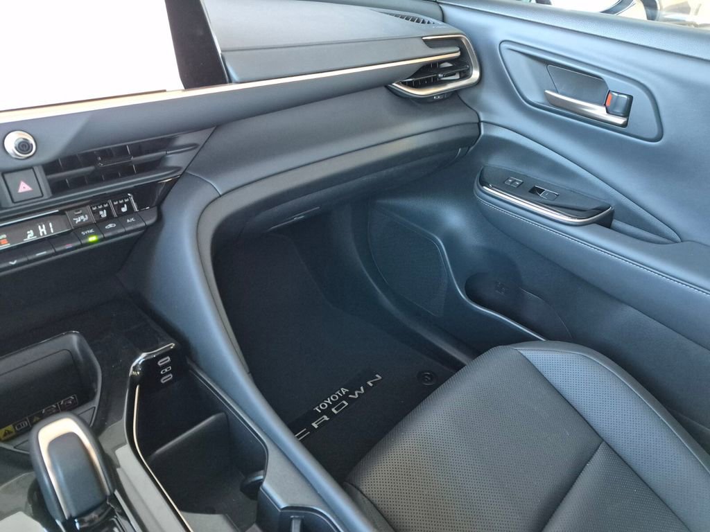 Used 2025 Toyota Crown Platinum w/ Carpet Mat Package (TMS) AWD/4WD image 29