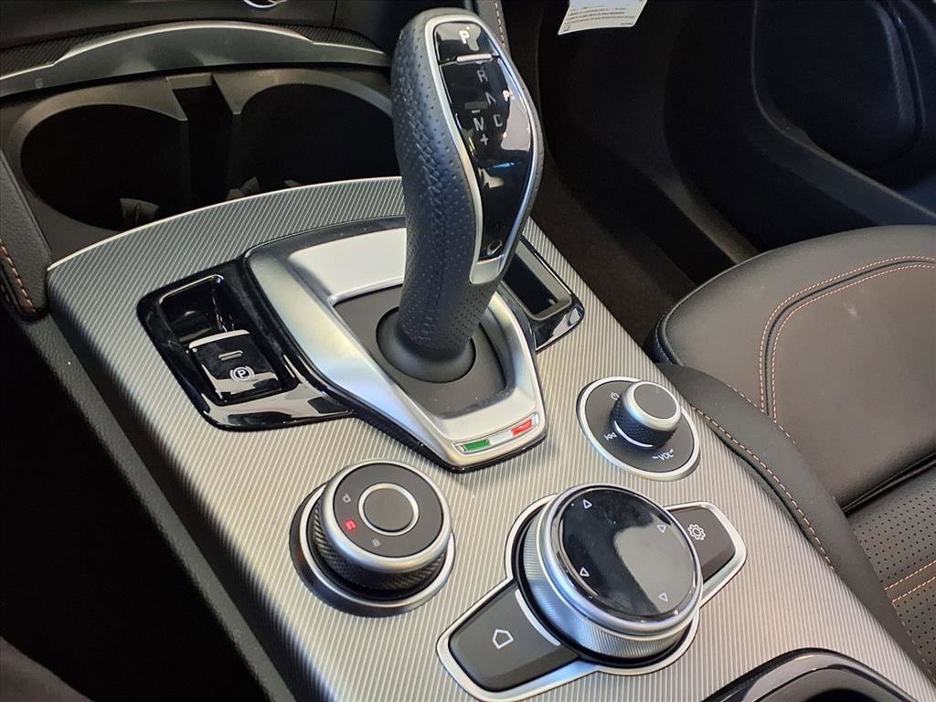 New 2025 Alfa Romeo Stelvio Sprint image 13