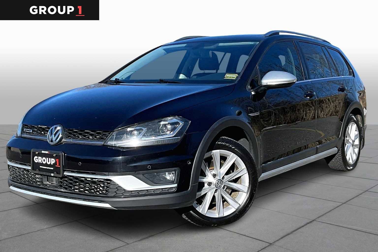 Used 2017 Volkswagen Golf Alltrack SE image 1