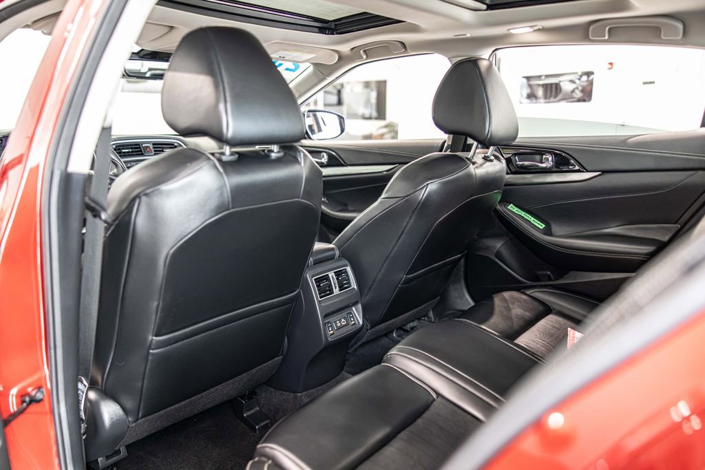 Used 2023 Nissan Maxima SL FWD image 34