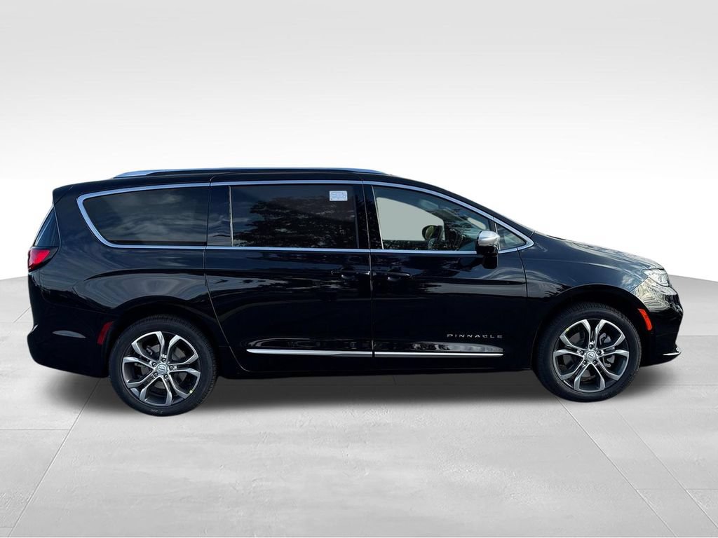 New 2026 Chrysler Pacifica Pinnacle w/ Trailer Tow Group AWD/4WD image 5
