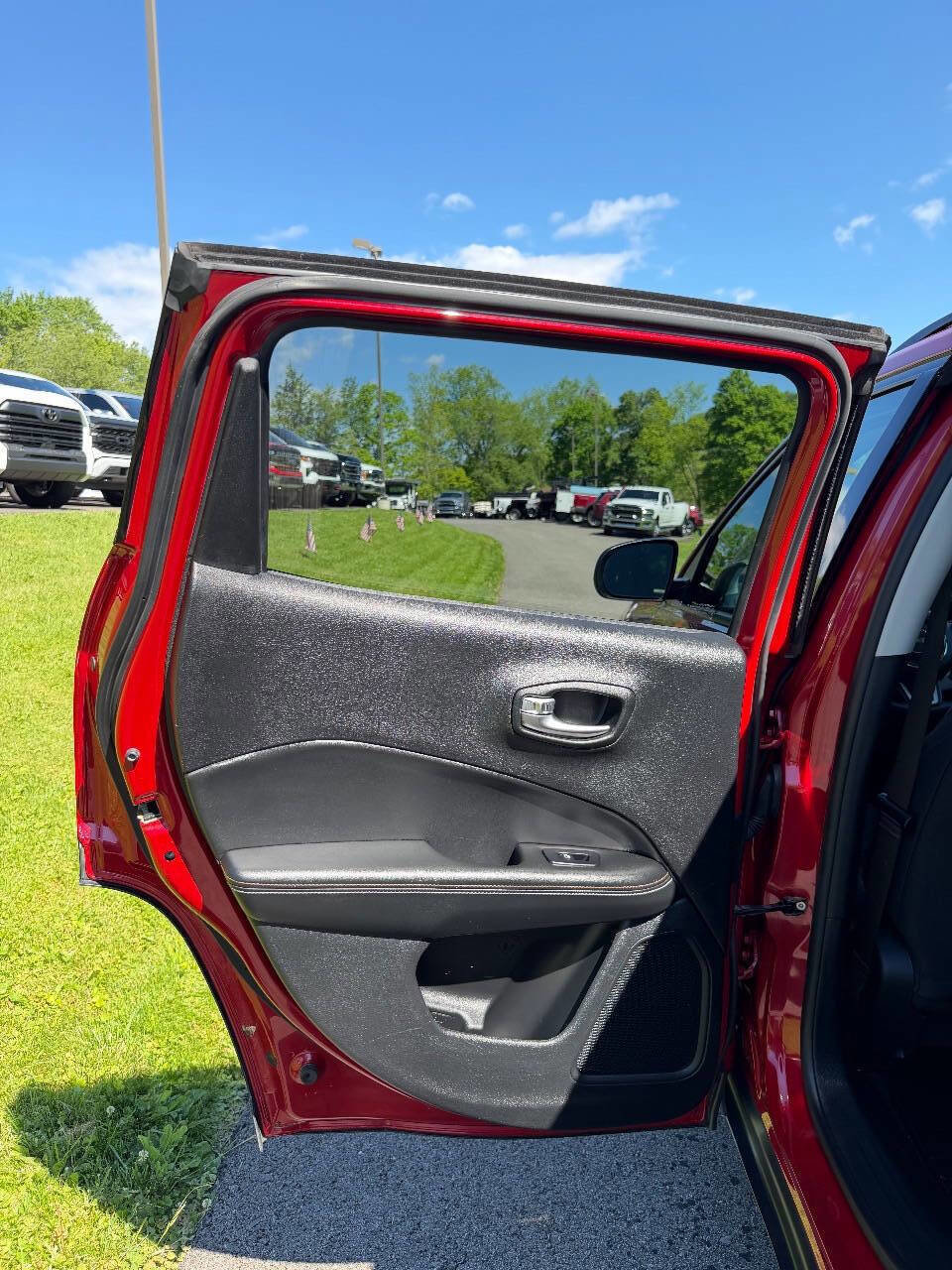 Used 2018 Jeep Compass Sport AWD/4WD image 39