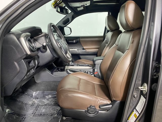 Used 2017 Toyota Tacoma Limited w/ Tow Package AWD/4WD image 10