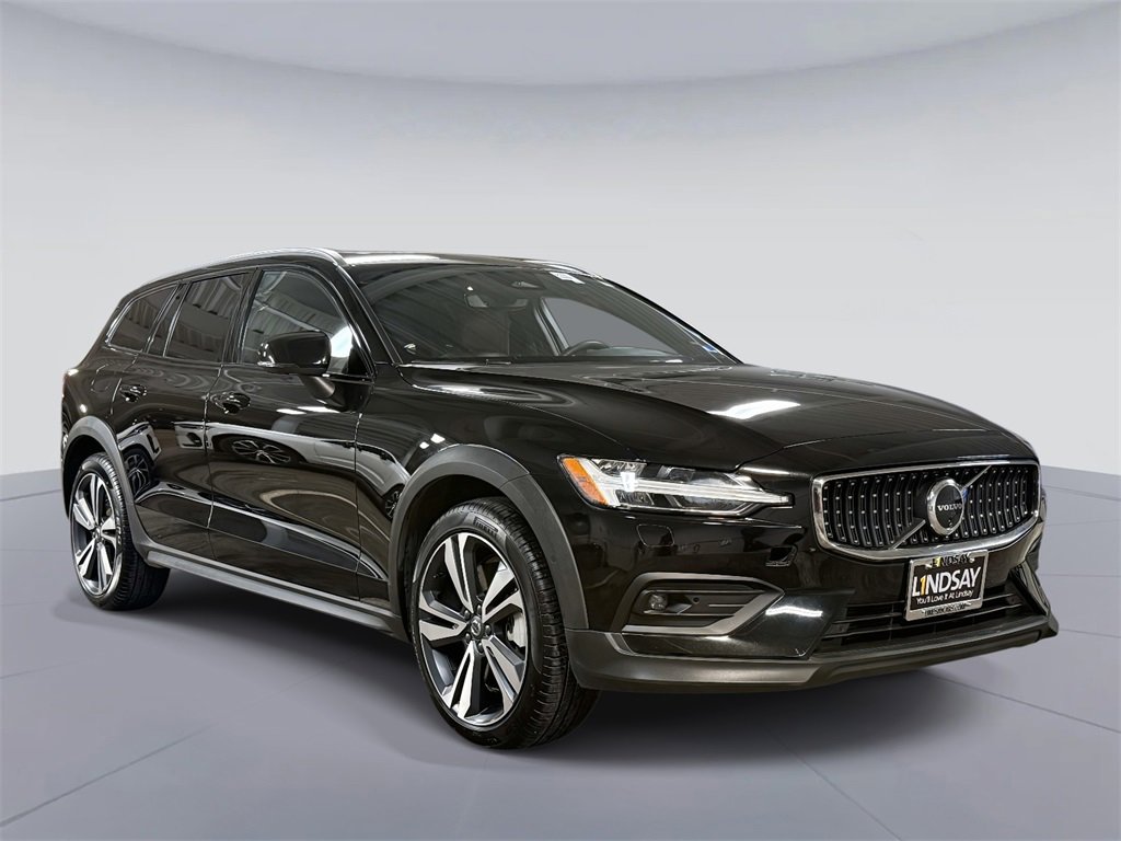 Used 2025 Volvo V60 B5 Cross Country Plus image 9