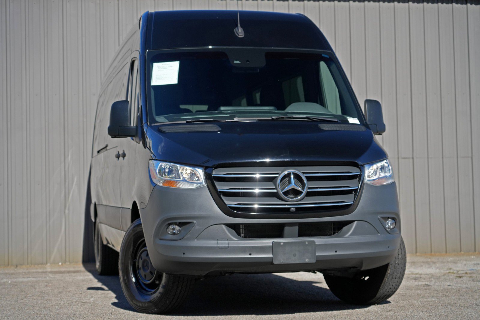 Used 2024 Mercedes-Benz Sprinter 2500 image 3