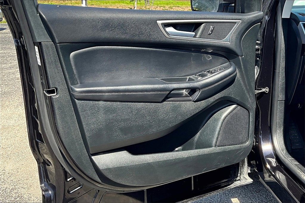 Used 2024 Ford Edge SEL image 2