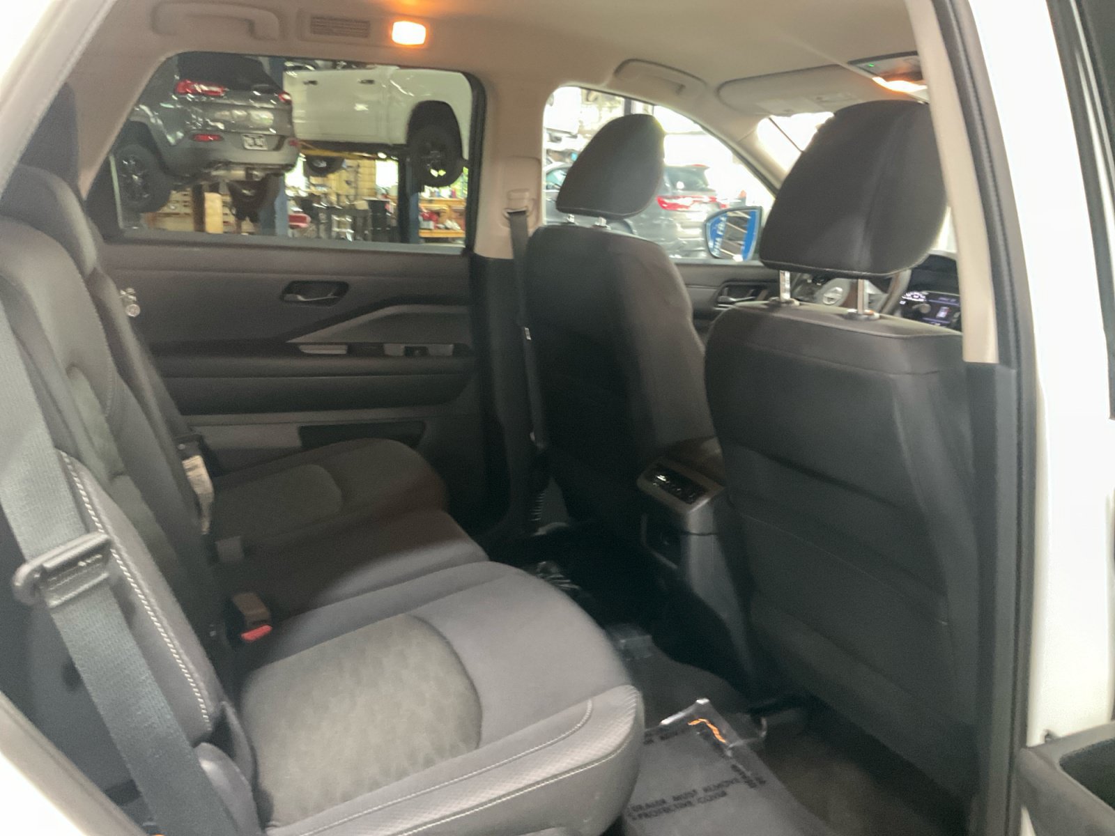 Used 2024 Nissan Pathfinder SV AWD/4WD image 21