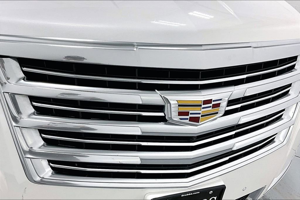 Used 2020 Cadillac Escalade Platinum image 38