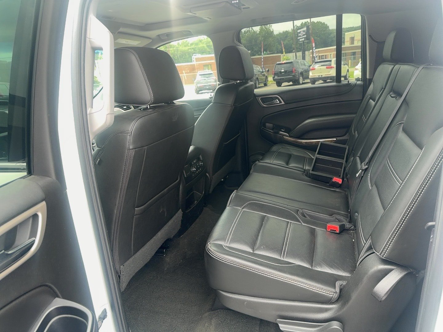 Used 2017 GMC Yukon XL Denali w/ Open Road Package AWD/4WD image 9