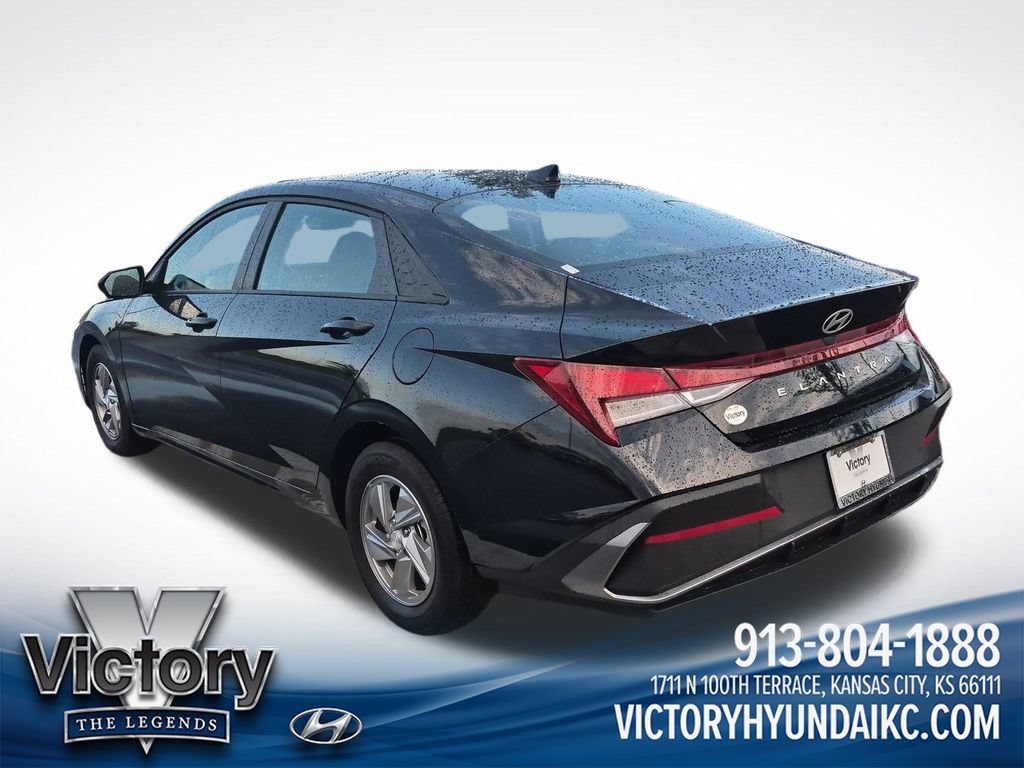 Used 2025 Hyundai Elantra SE FWD image 3