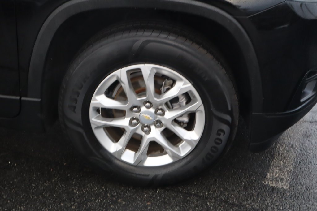 Used 2021 Chevrolet Traverse LS FWD image 13