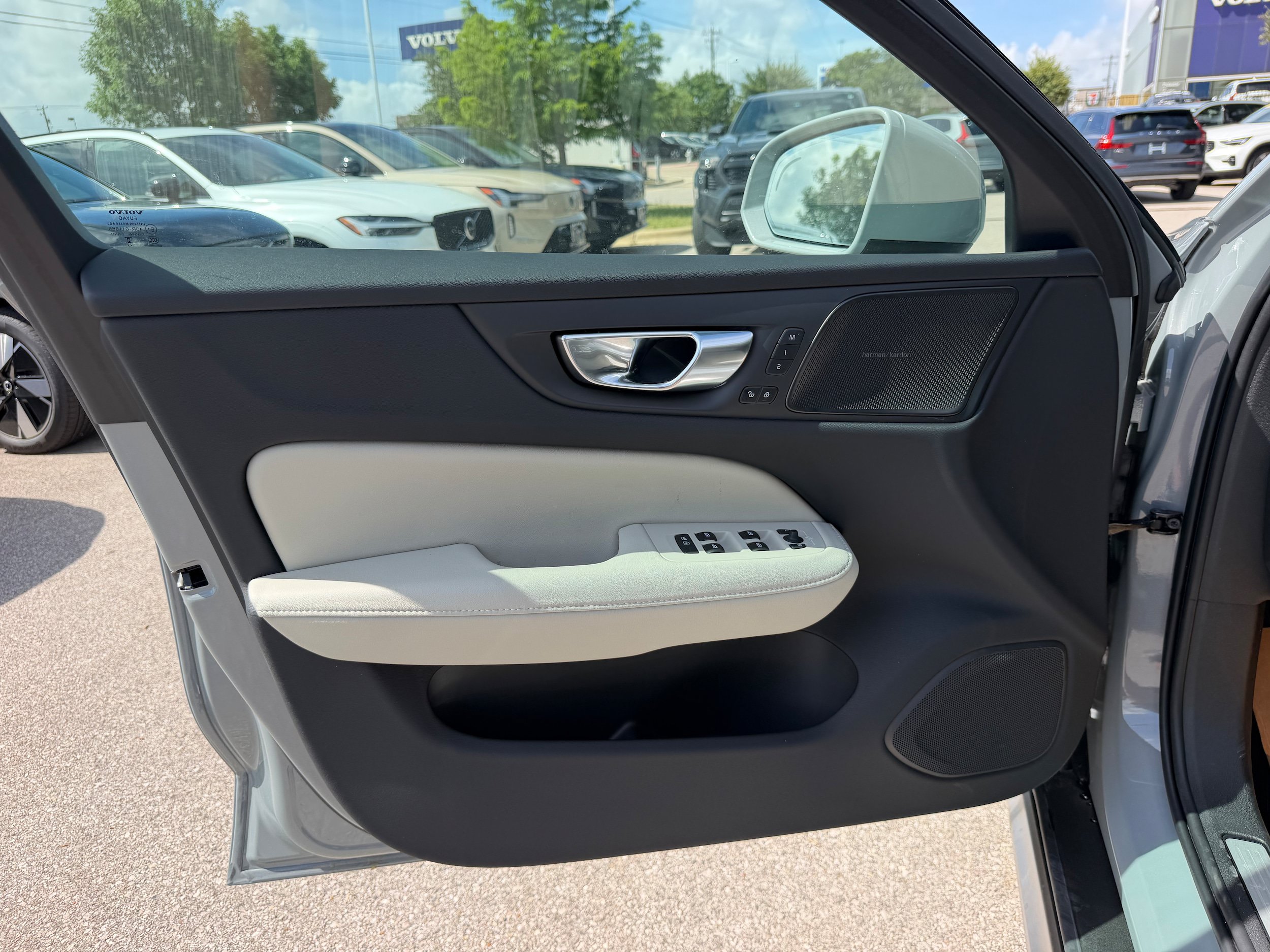 New 2026 Volvo V60 B5 Cross Country Ultra w/ Climate Package AWD/4WD image 15