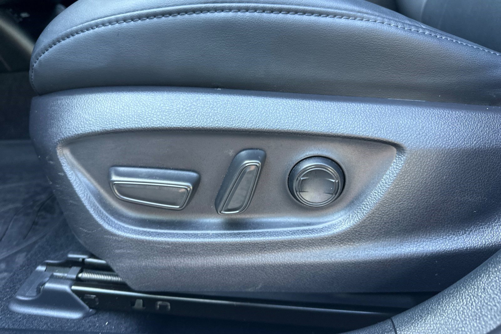 Used 2019 Toyota Prius Prime Premium image 14