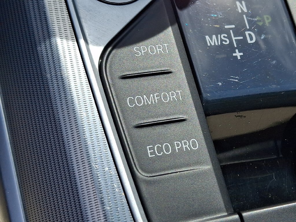 Used 2022 BMW 330i xDrive Sedan w/ Premium Package AWD/4WD image 25