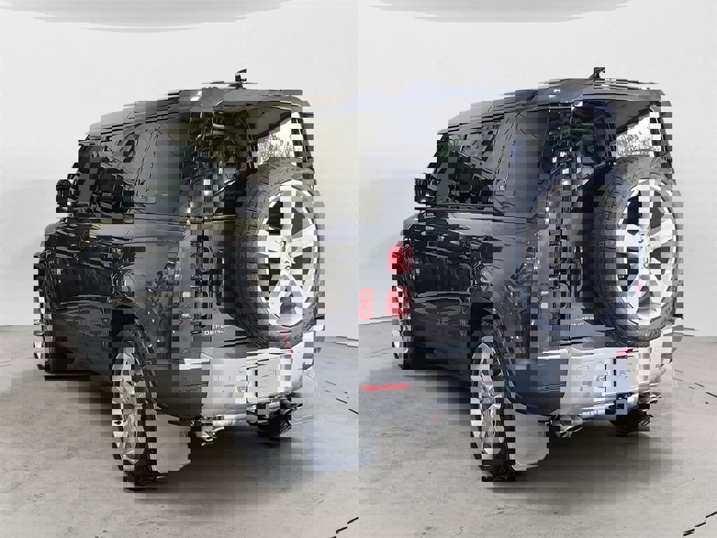 Certified 2024 Land Rover Defender 110 SE image 3