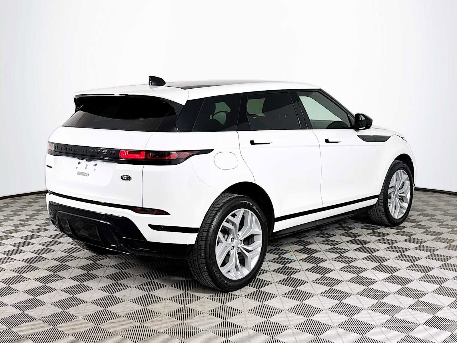 Used 2023 Land Rover Range Rover Evoque R-Dynamic SE image 5