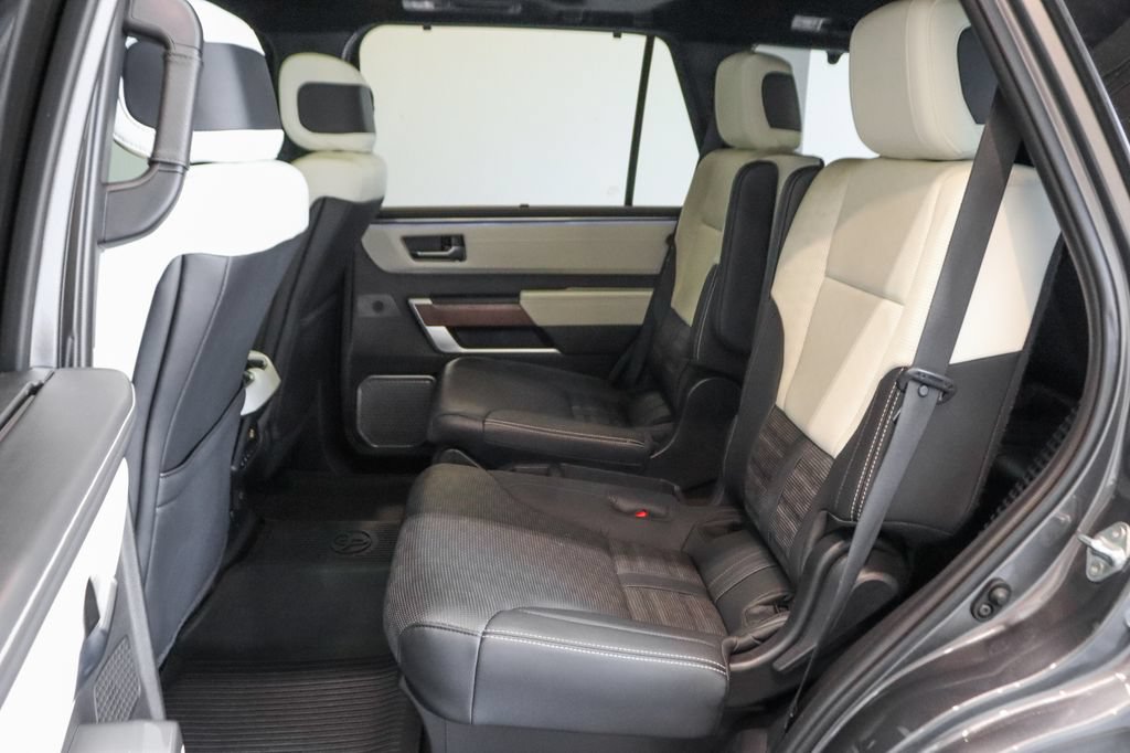 Used 2024 Toyota Sequoia Capstone AWD/4WD image 43