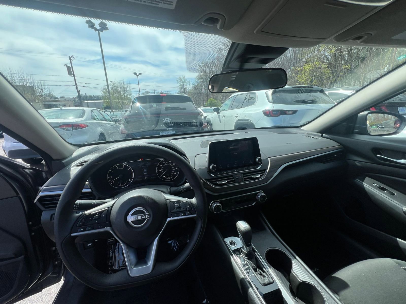 Used 2025 Nissan Altima 2.5 SV image 28