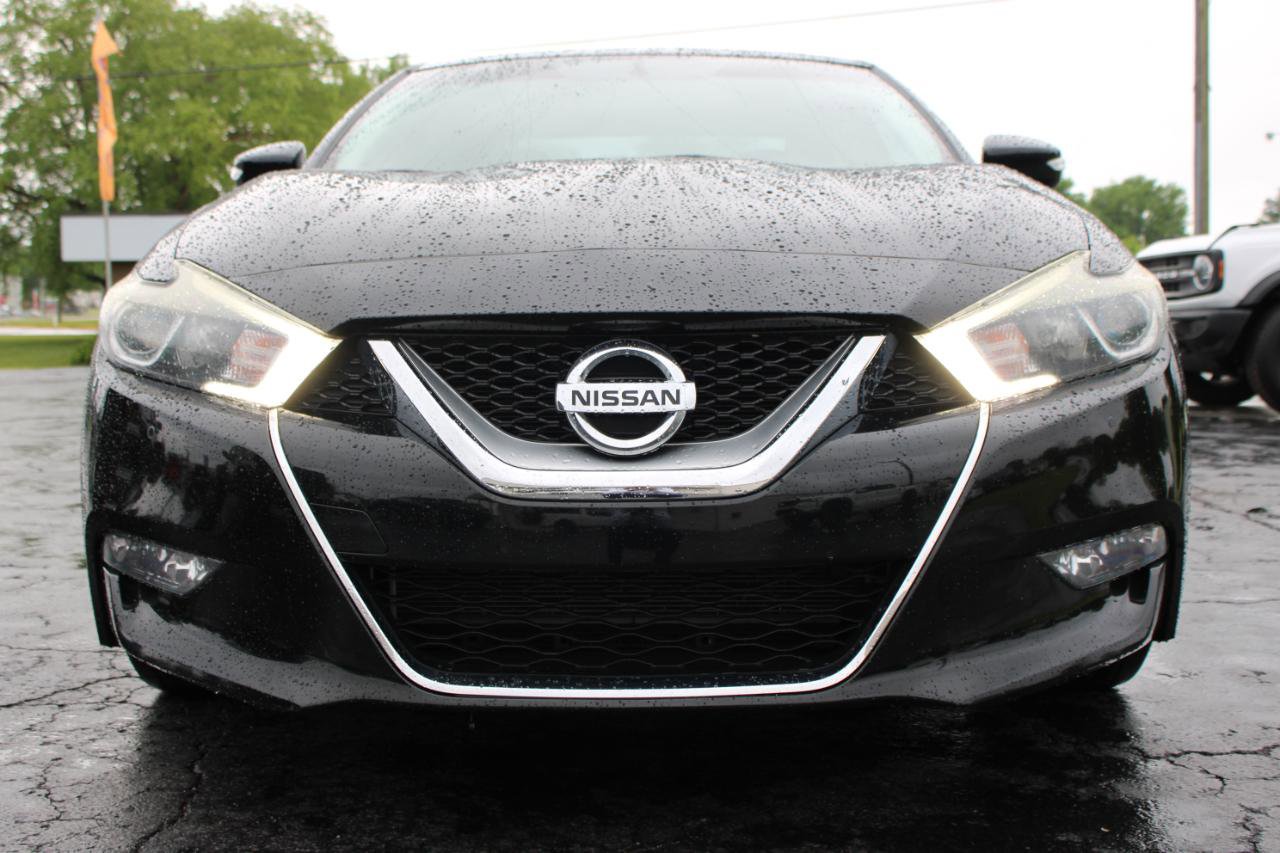 Used 2017 Nissan Maxima SR w/ Midnight Edition FWD image 2