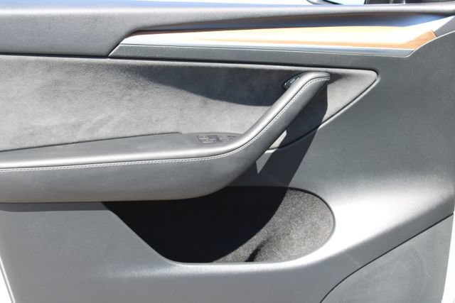 Used 2022 Tesla Model Y Long Range AWD/4WD image 10