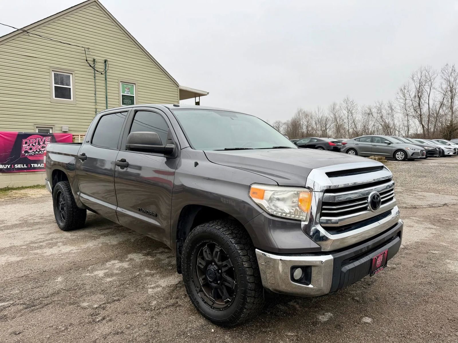 Used 2017 Toyota Tundra SR5 RWD image 3