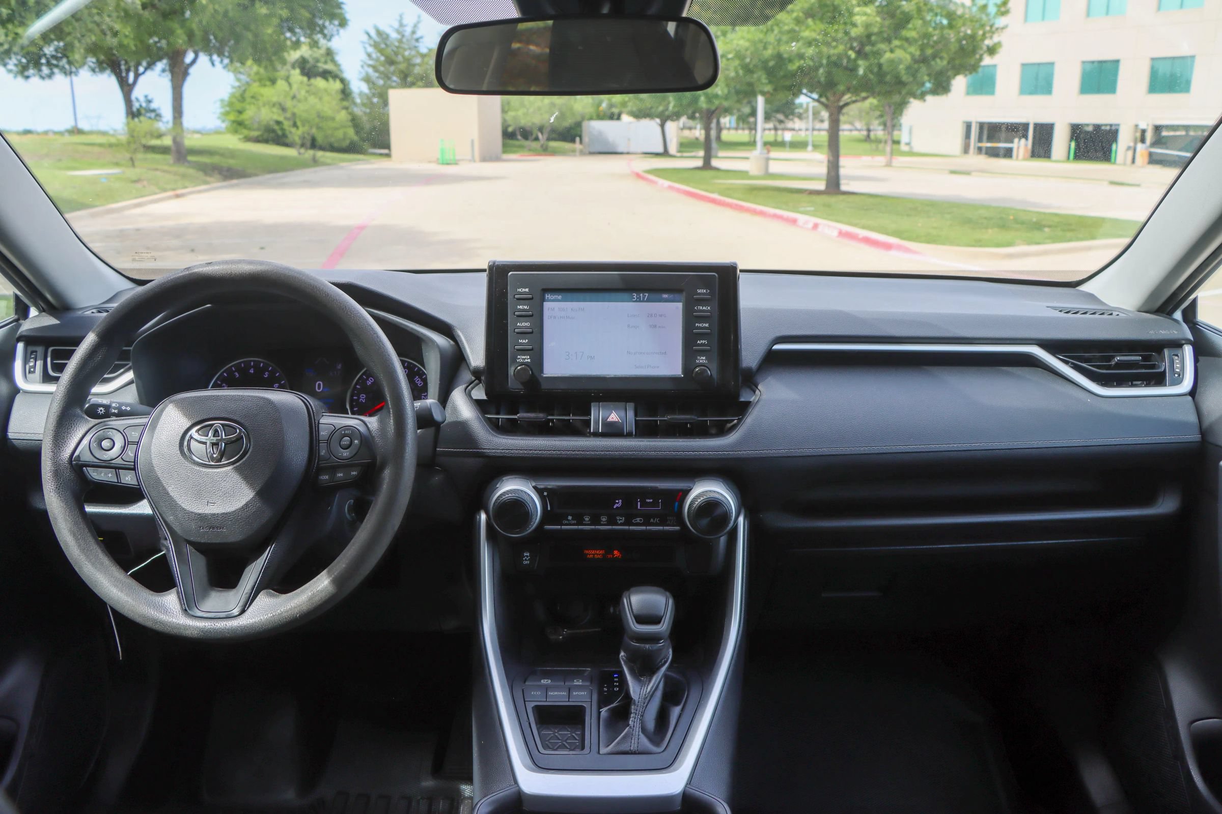 Used 2019 Toyota RAV4 LE FWD image 24