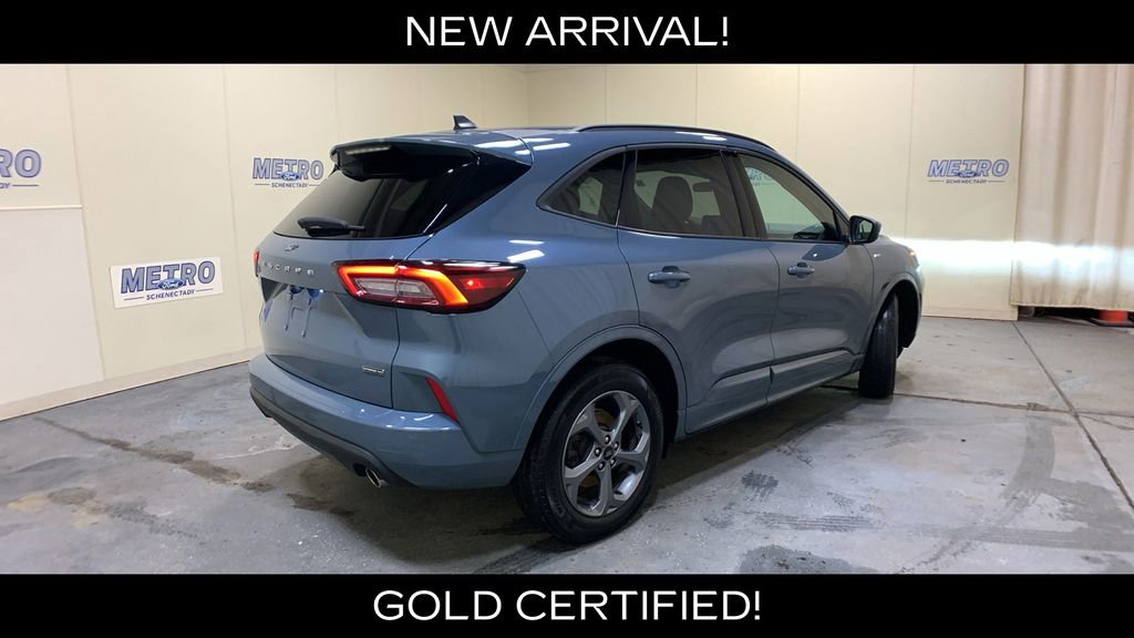 Certified 2023 Ford Escape ST-Line Select AWD/4WD image 3