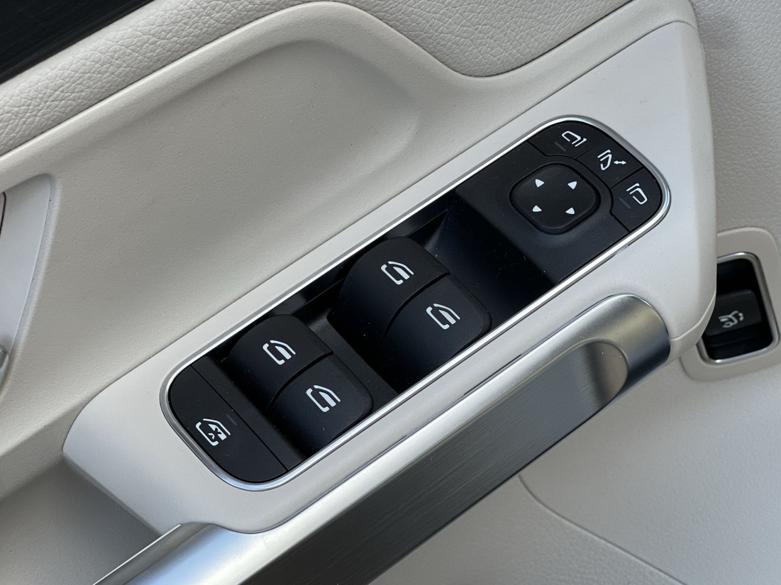 New 2026 Mercedes-Benz GLB 250 4MATIC image 20