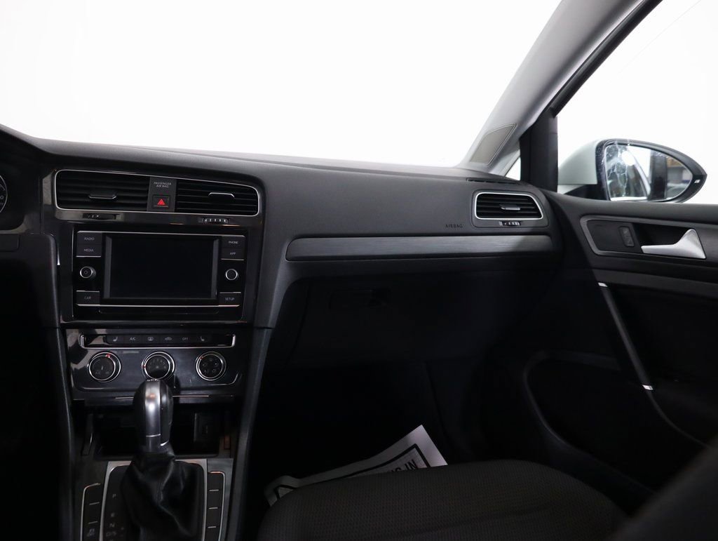 Used 2018 Volkswagen Golf S image 47