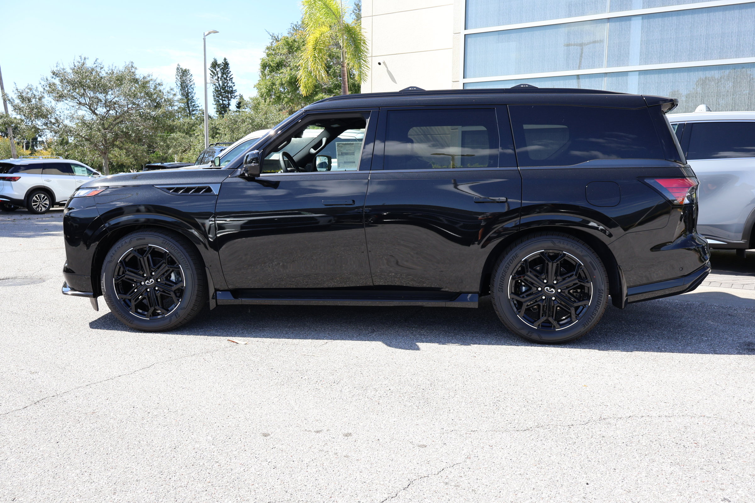 New 2026 INFINITI QX80 4WD image 2