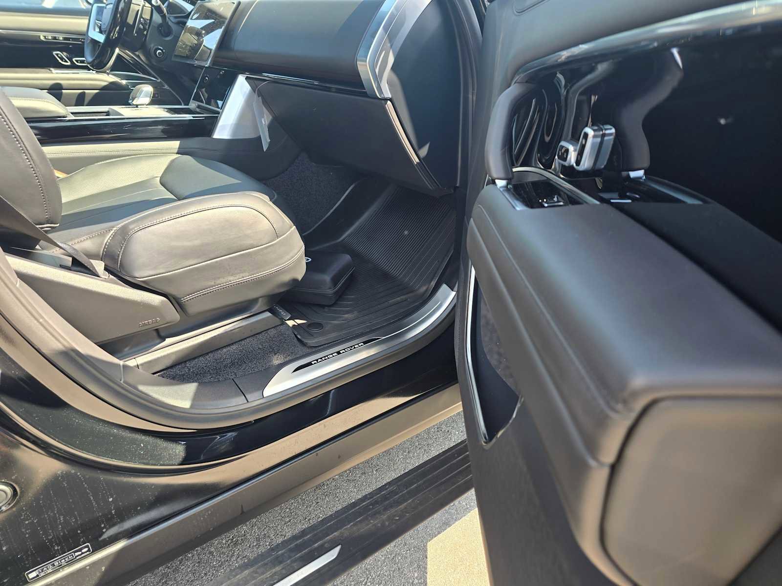 New 2025 Land Rover Range Rover SE image 10