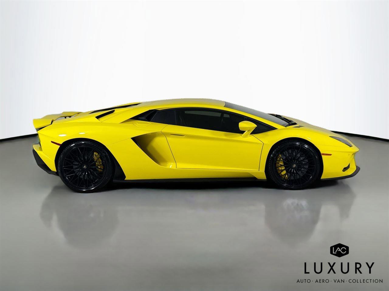 Used 2018 Lamborghini Aventador S AWD/4WD image 5