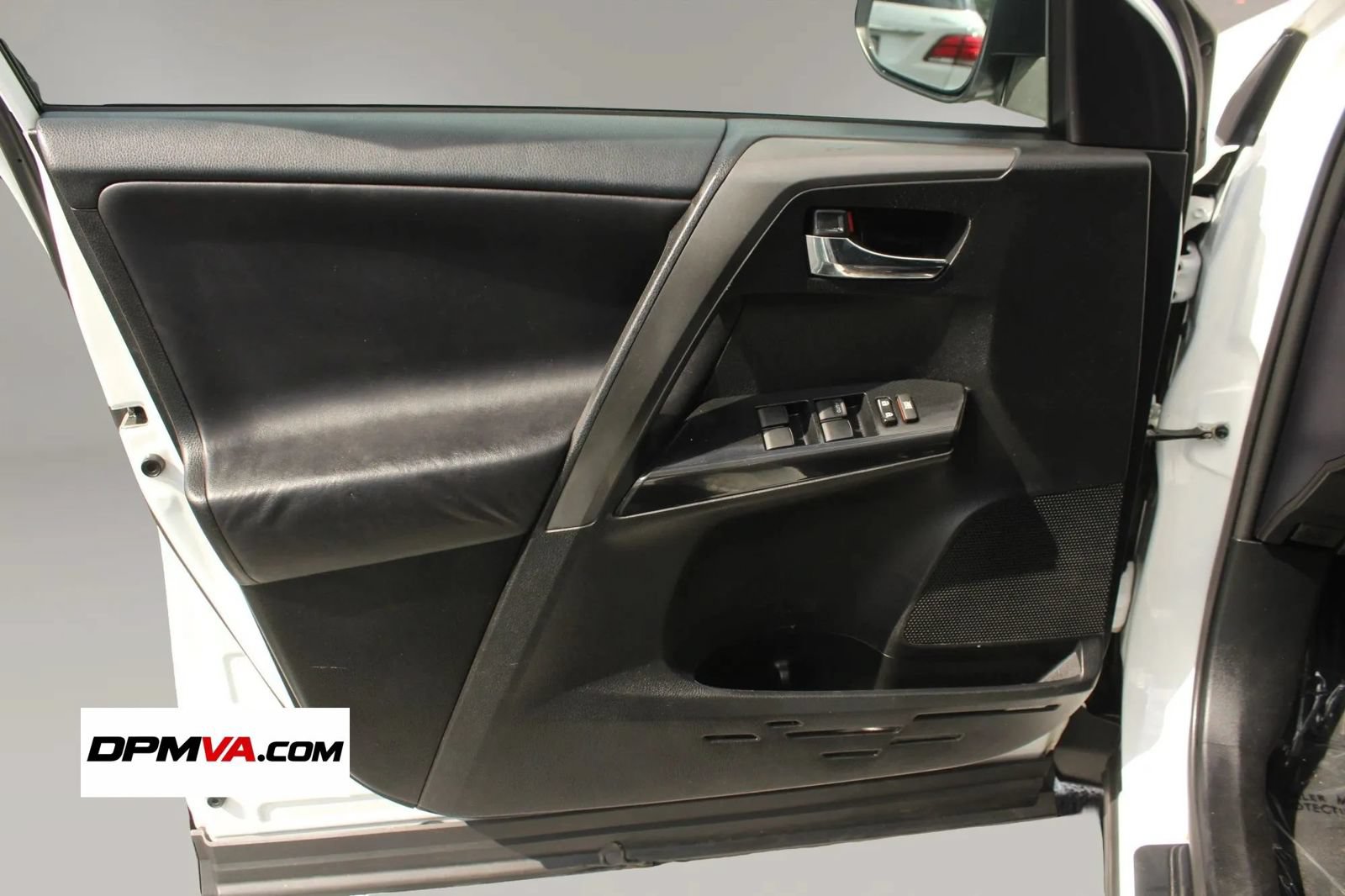 Used 2017 Toyota RAV4 SE AWD/4WD image 14