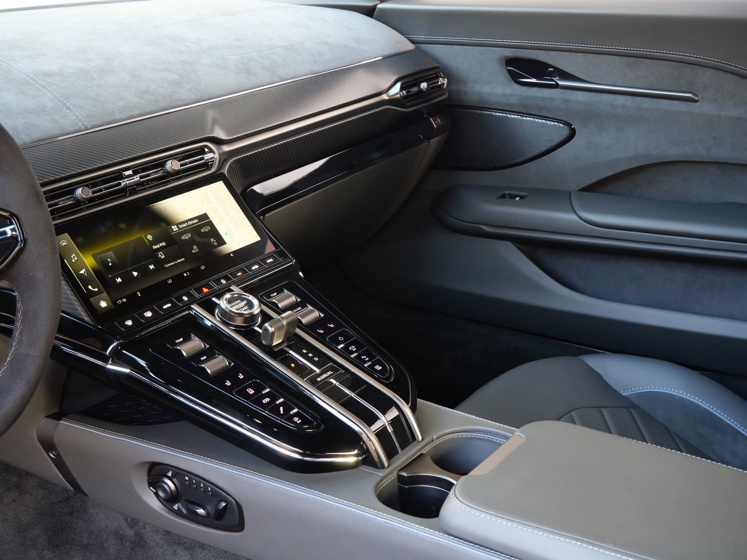 New 2026 Aston Martin V8 Vantage S image 10