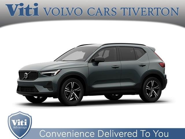 New 2026 Volvo XC40 B5 Core w/ Climate Package