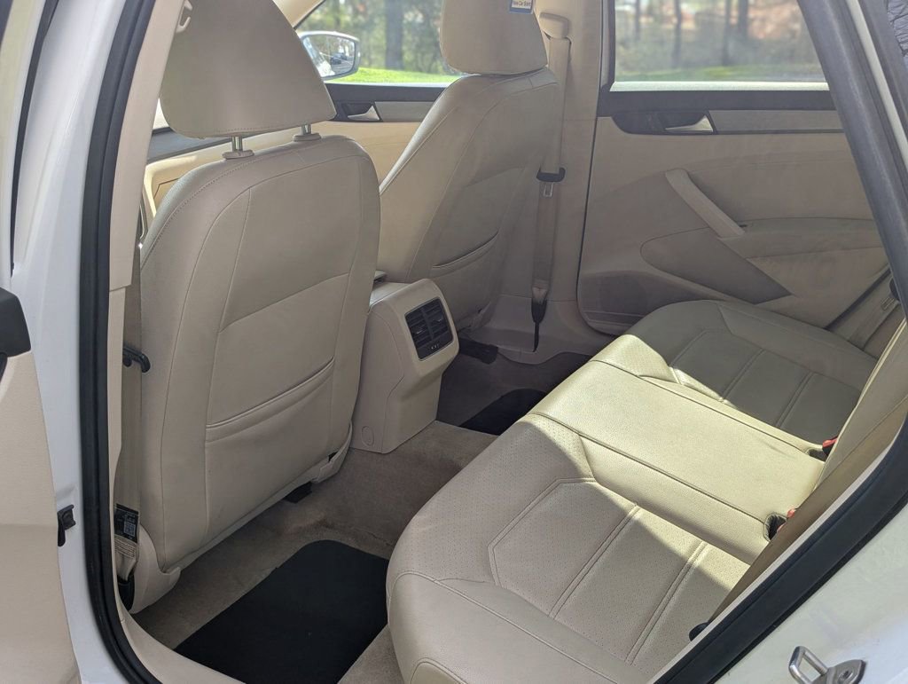 Used 2015 Volkswagen Passat TDI SE image 14