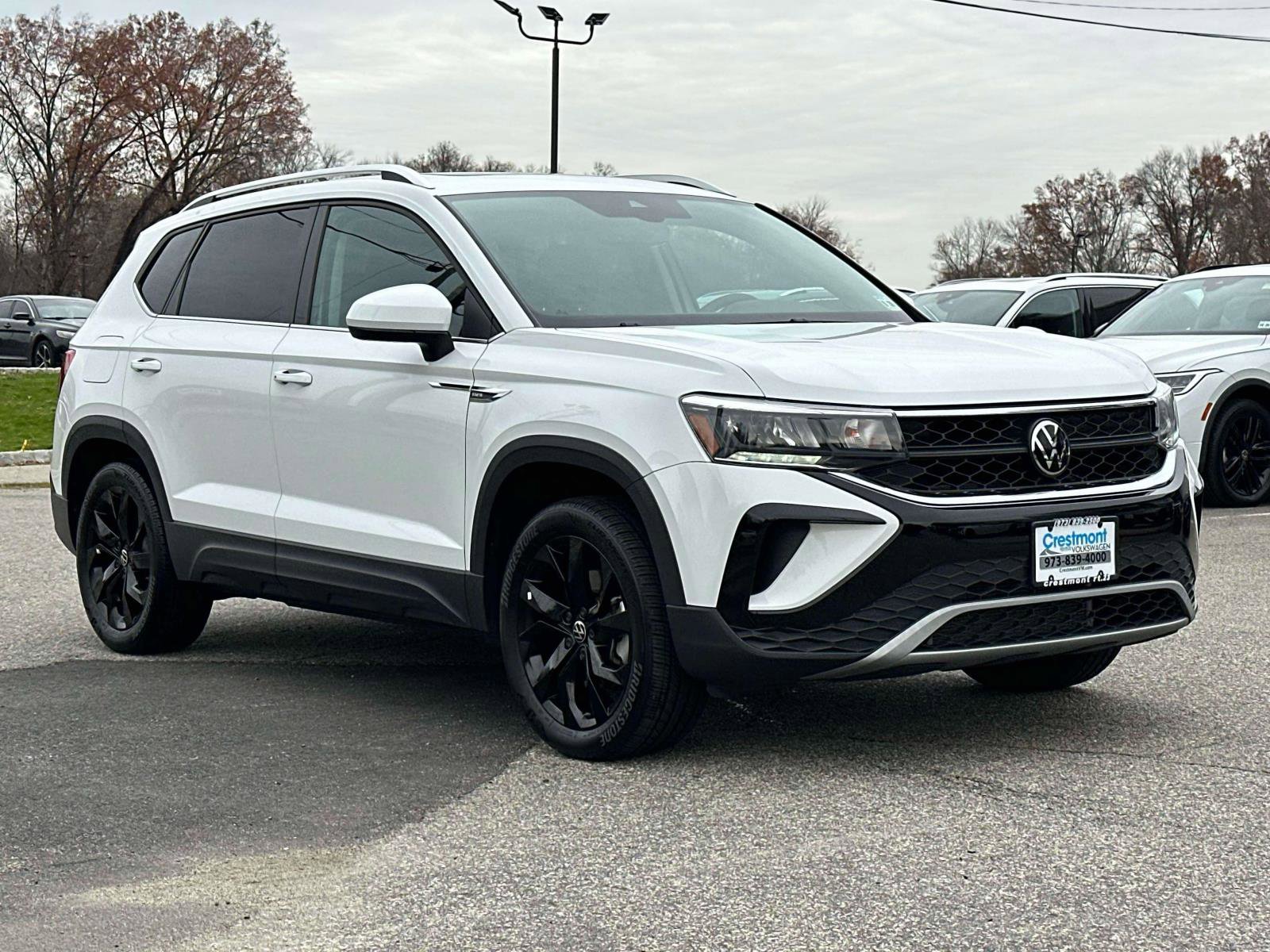 Certified 2022 Volkswagen Taos SE w/ Panoramic Sunroof Package image 2